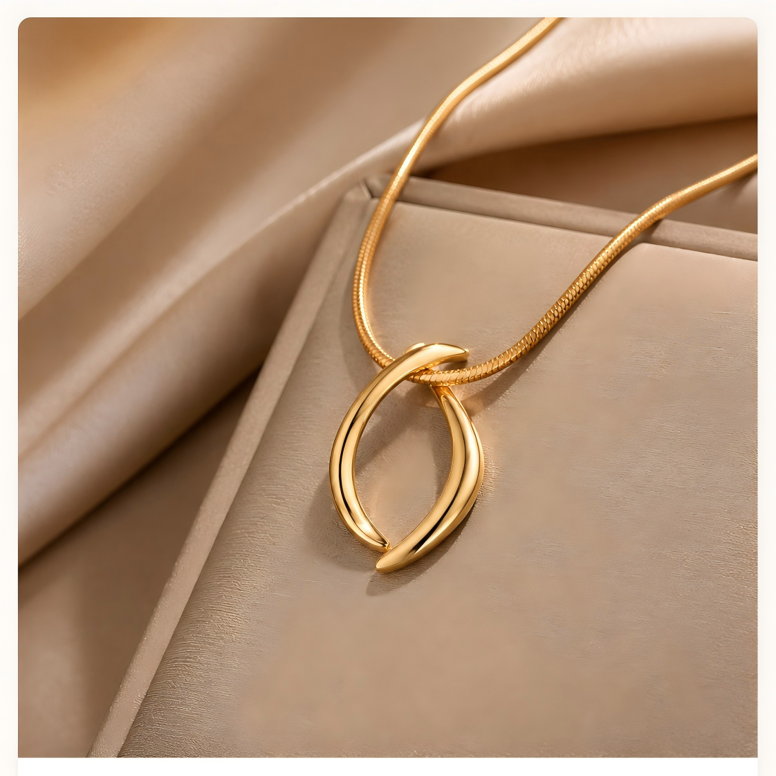 Flowing Halo Necklace